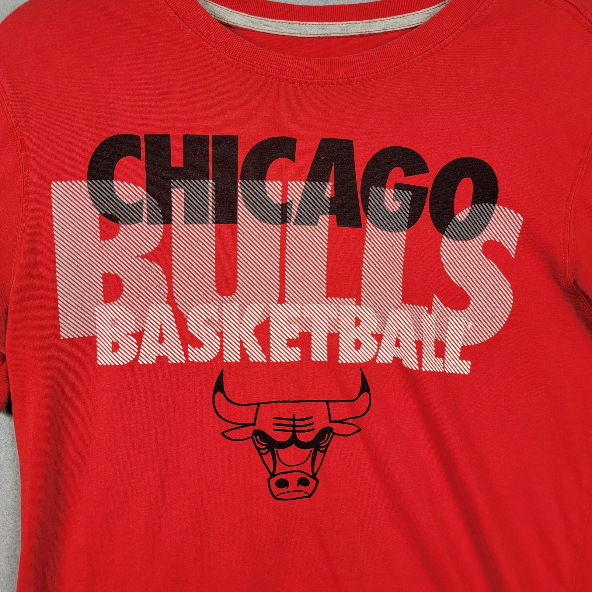 Chicago Bulls NBA Basketball Graphic Tee Red Preowned Estimated Small Medium2