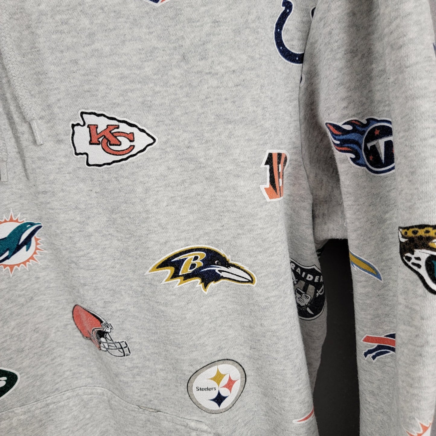 H&M x NFL All Over Print Pullover Hoodie All Teams Mens Large Gray Preowned 311
