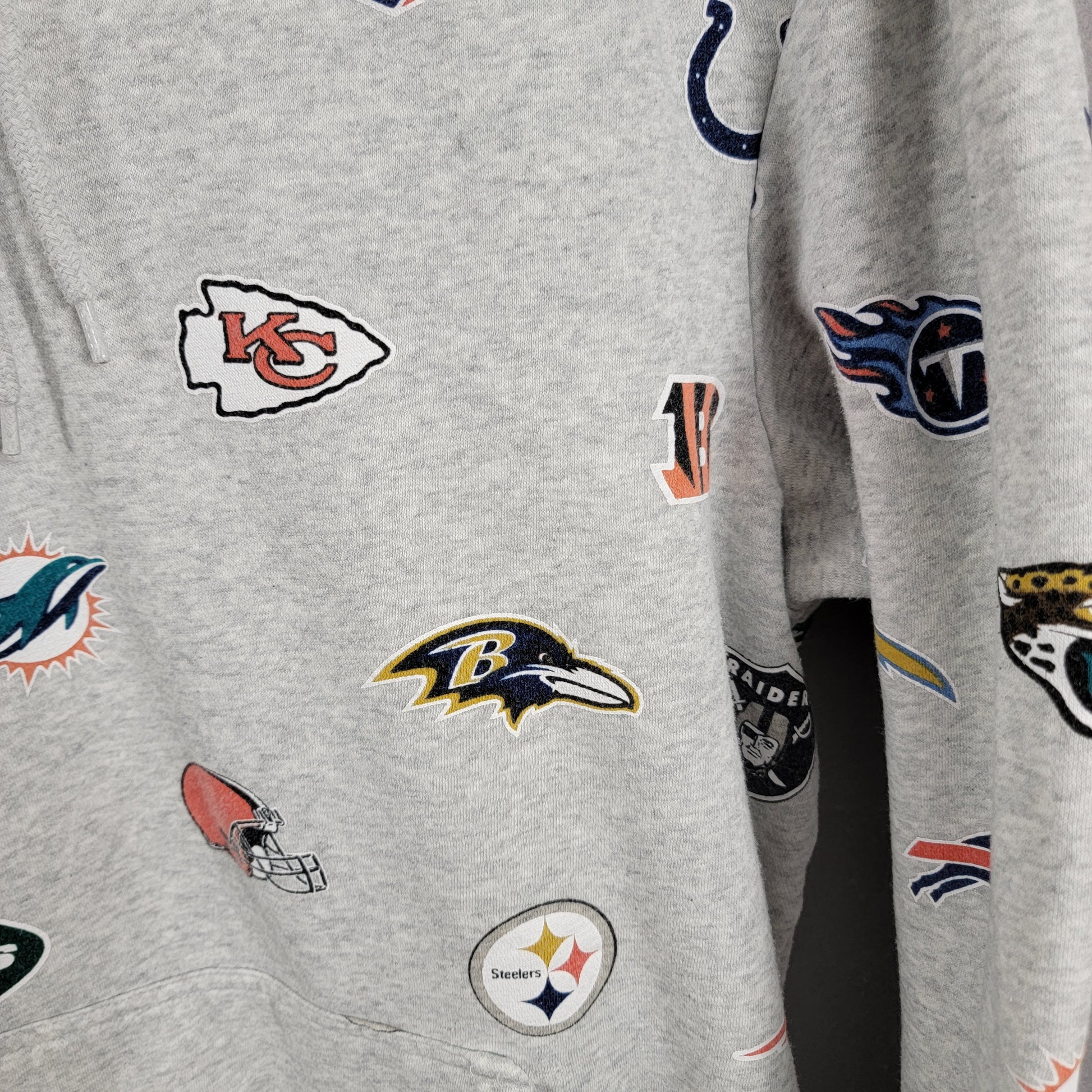 H&M x NFL All Over Print Pullover Hoodie All Teams Mens Large Gray Preowned 3113