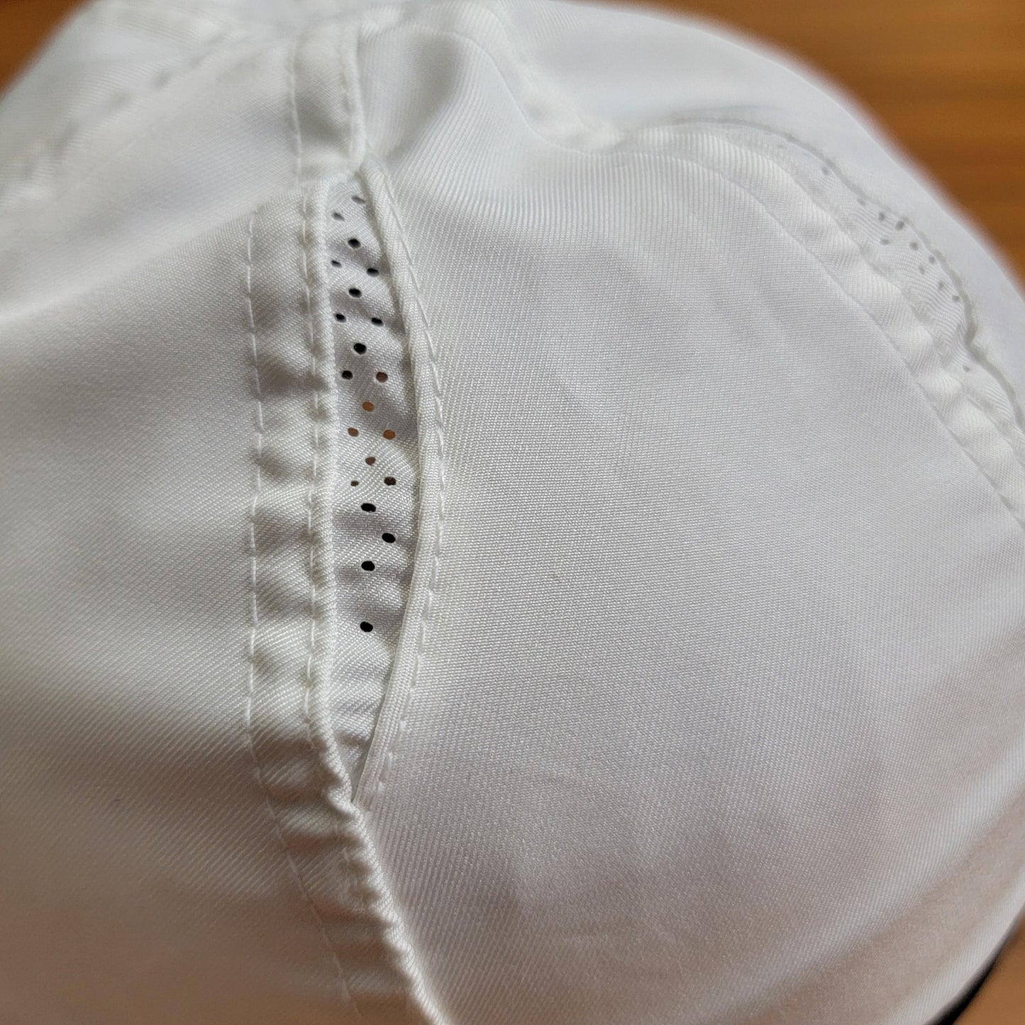 Nike Featherflight Dri-Fit Strapback White Black Preowned