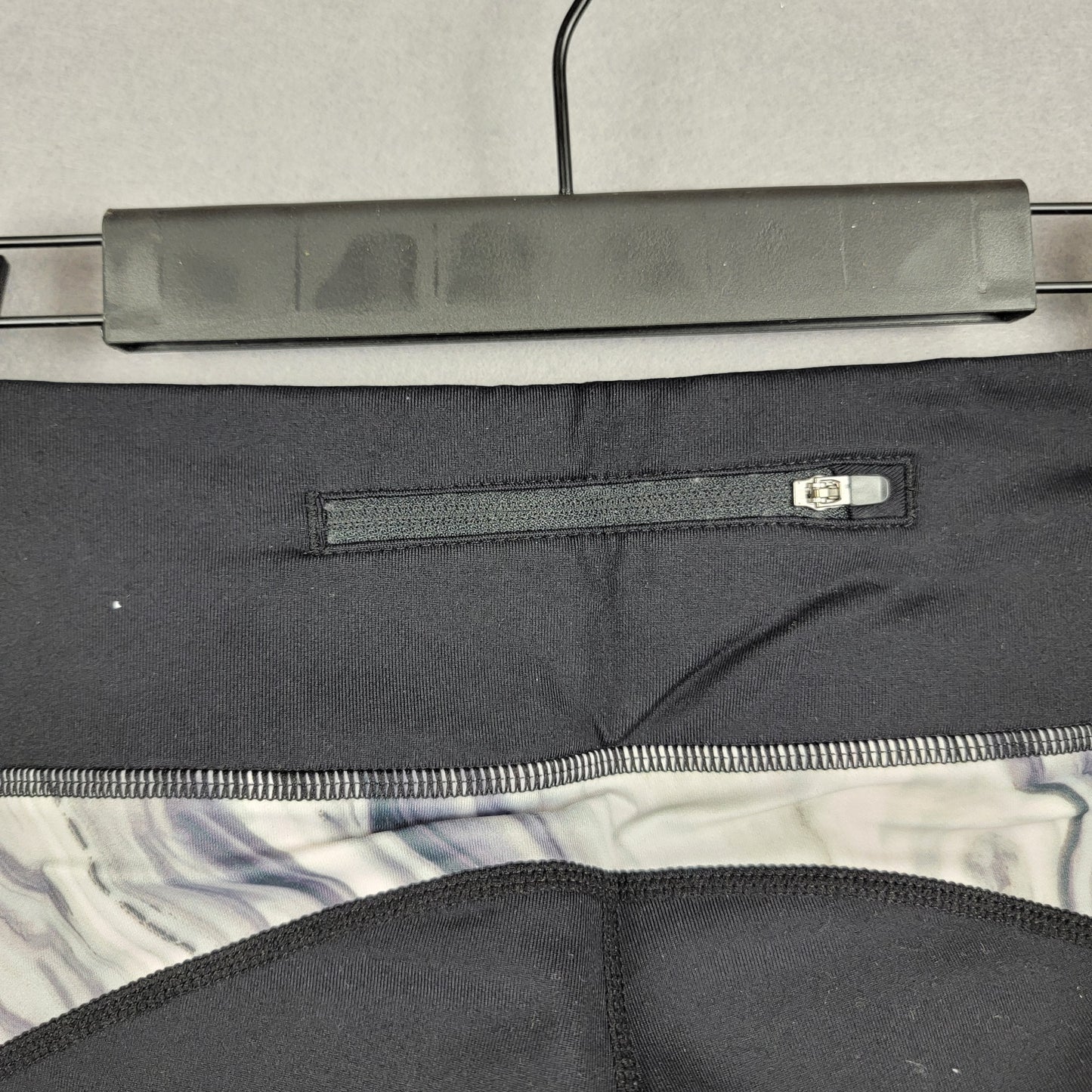 Fitwear Womens Small Black Marble Side Panel Cropped Leggings NWT2