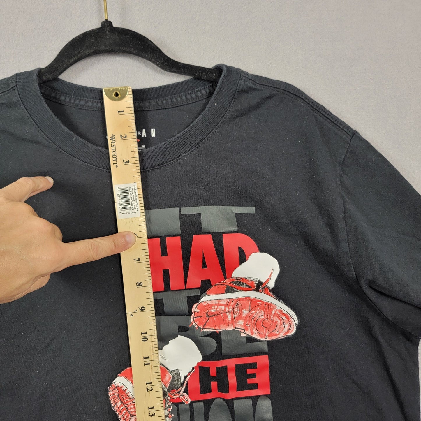 Michael Jordan t-shirt. It had to be the shoes. Black, size XL. Pre-owned. 420