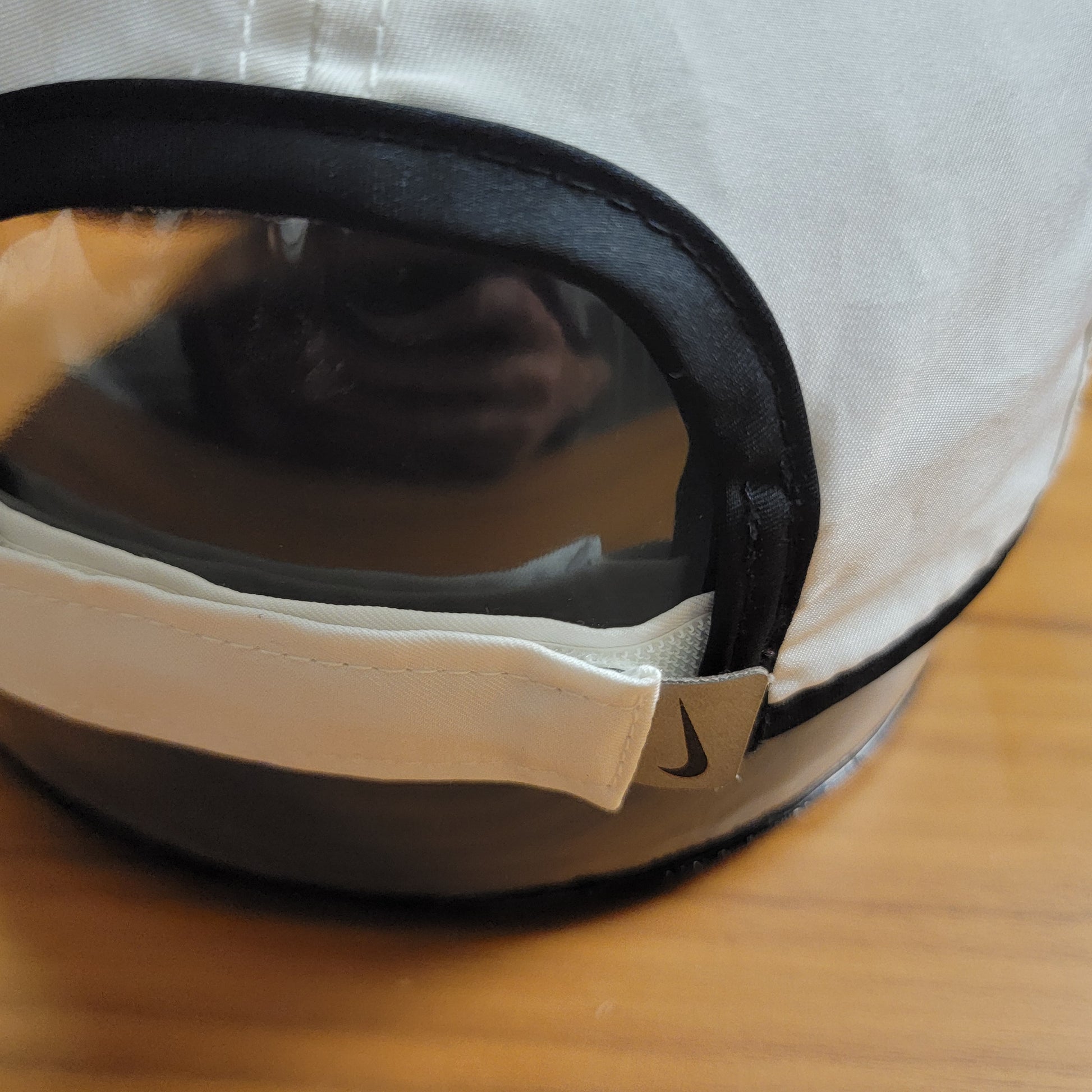 Nike Featherflight Dri-Fit Strapback White Black Preowned4