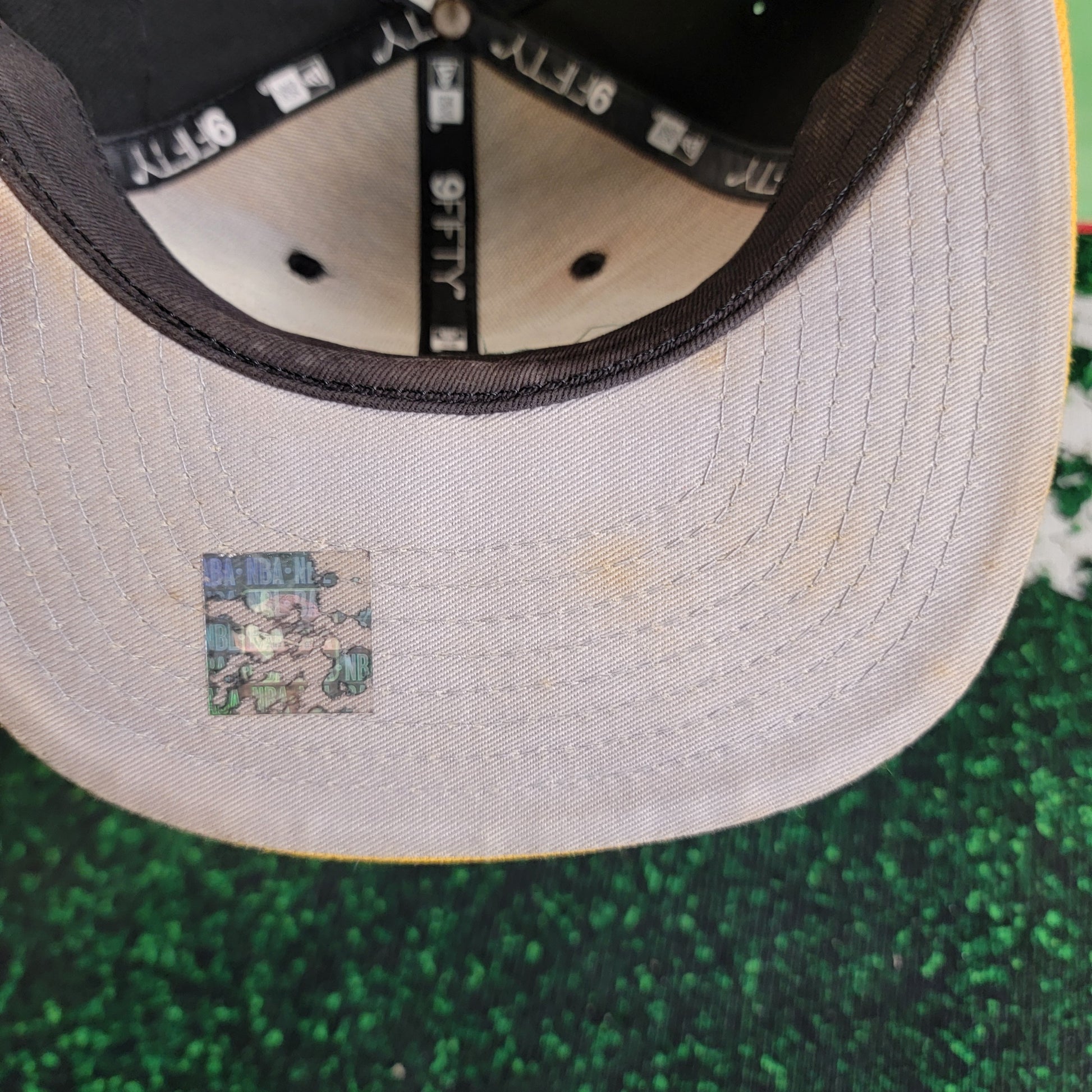 Los Angeles Lakers Black-Gold Snapback Hat by New Era NBA7