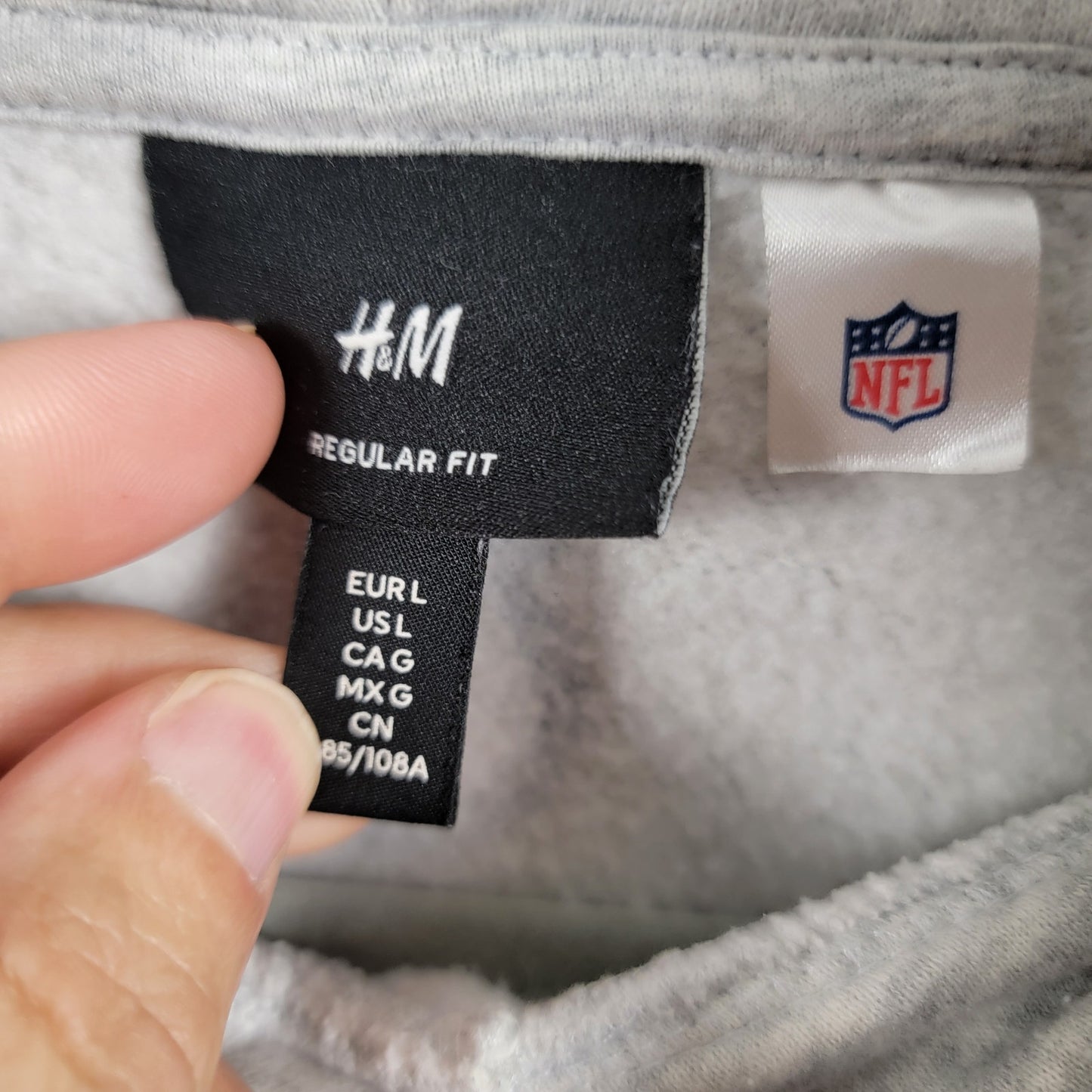 H&M x NFL All Over Print Pullover Hoodie All Teams Mens Large Gray Preowned 311